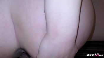 Preview 2 of 1ass Net - REIFE DEUTSCHE HURE MANU IM PUFF VON FREIER MIT HANDY GEFILMT