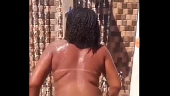 Preview 1 of Sex Xx School Life - Negra gostosa dan&ccedil_ando no status do Facebook