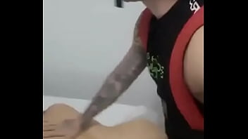 Preview 4 of Two Lesbienne - Entregador Comendo a mulher do corno