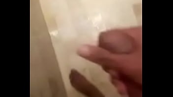 Preview 3 of Verga Parada - Paja en la ducha (Parte 1)