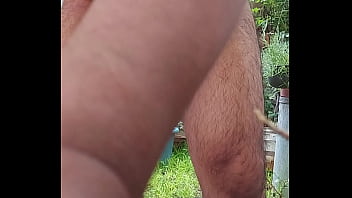 Preview 1 of Www Xxx Video 3gpp Com - Hombre orinando en el jard&iacute_n