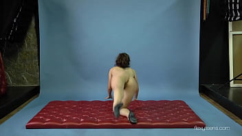 Preview 4 of Xxx X Uido - Mila Gimnasterka hairy tight babe doing gymnastics