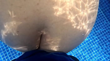 Preview 3 of Thai Milf - ENCUENTRO UNA DESCONOCIDA DE CULO ENORME MASTURBANDOSE EN LA PISCINA Y LE CAMBIO SU DILDO DE PLASTICO POR UNA VERGA DE VERDAD