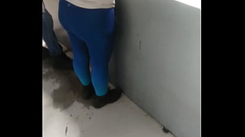 Preview 2 of Creampie Sauna - Chaparrita culona en leggins