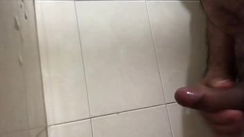 Preview 2 of Inez Brunette - Me la jalo en la regadera