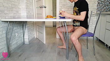 Preview 1 of Choti Bachi Jabardasti - The girl crawled under the table and sucked his dick to satisfy her hunger while the guy was eating
