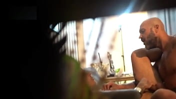 Preview 4 of Xxxwwwmovie - Patr&atilde_o pegou eu fudendo o filho dele e acabou me comendo. - Free