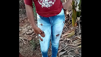 Preview 1 of Saniliyoni Wwwxxx - Vizinho pauzudo esperou os pais da  sair e veio enfiar sua rola grosa ate o talo