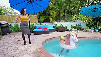 Preview 4 of Tracer Ass Overwatch 2 - BANGBROS - Curvy Stepmom Macey Jade Lets Chad Savage Pound Her Big Ass Cheeks