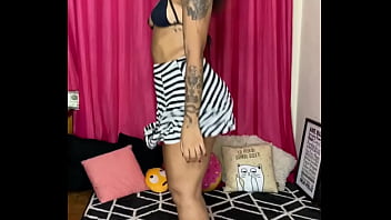 Preview 1 of Feilmxxx - DESAFIO DE BATER PALMA COM O BUMBUM - Morena Sapeca Batendo Palmas com o Rab&atilde_o - HOT Latina Big Ass TWERK | COMPLETO NO RED