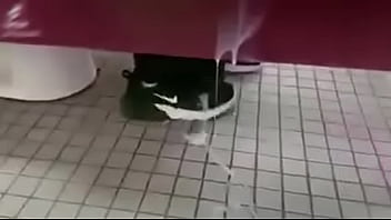 Preview 2 of Wwwxxx Zz - Bathroom Cum on his feet
