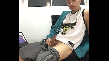 Preview 2 of Aunty Small Boy - safado marrento gozando vendo porn&ocirc_ gay