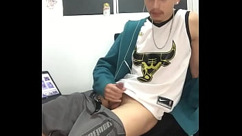 Preview 4 of Aunty Small Boy - safado marrento gozando vendo porn&ocirc_ gay