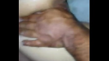 Preview 1 of Mat Kar - Enfiei a m&atilde_o no cu da casada safada