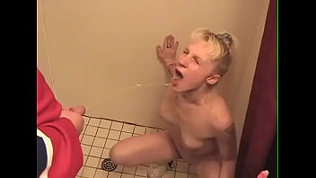 Preview 1 of 55x Zb - Hot slut having great pissing threesome fun