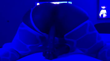 Preview 1 of Alixes Taxies - KISSESXXX FUKS BIG DILDO N PEES