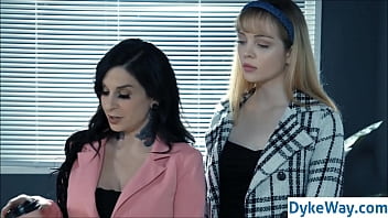 Preview 1 of Prgia Argentina - business women swap secretaries