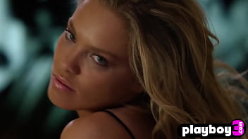 Preview 4 of Chaniz Xnxx - Perfect babe Amelia Talon exposed her cute big boobs after perfect posing