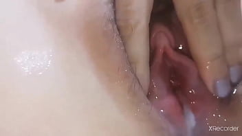 Preview 3 of Lenka Piss - Em g&aacute_i nứng lol thủ d&acirc_m chảy nước