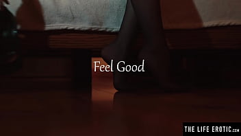 Preview 1 of Sxy Sanny Vedios - Cute teen rips her pantyhose open and masturbates to an orgasm