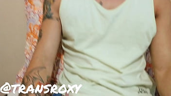 Preview 1 of Bigo Live Budak Sekolah - Transroxy,  muy putita le chupo la verga a un flaco Colombiano y &eacute_l me chupa mi culo y me da una rica cogida