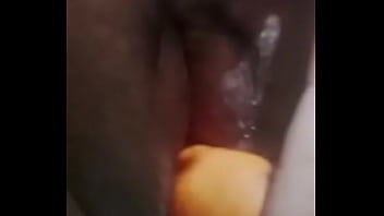 Preview 4 of Xxxwwwp - Me met&iacute_ una zanahoria