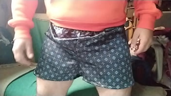 Preview 3 of Dundee Slut - experimentando minha samba nova