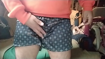 Preview 4 of Dundee Slut - experimentando minha samba nova