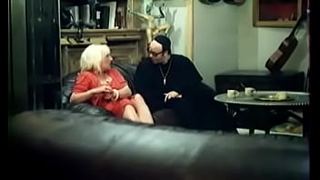 Preview 1 of Christina Angel And Peter North - Sexhochzeit Im Narrenkafig (1981)