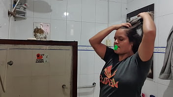 Preview 1 of Brother Sister Stretching - Adoro buceta peluda da minha tia que nem sabe que &eacute_ filmada