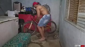 Preview 1 of Gentle Sex Young - Recebi a visita da prima da minha esposa,  e safada estava doida para me da,  n&atilde_o perdoei e empurrei a piroca firme na buceta da gostosa