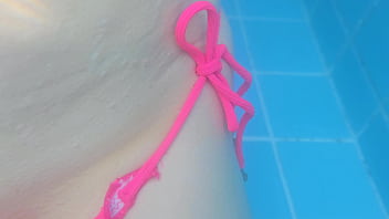 Preview 2 of 18 Pik - SEXO ARRISCADO EM P&Uacute_BLICO COM UMA PETITE MAGRA COM BUCETA APERTADA NA PISCINA