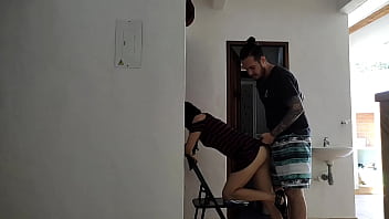 Preview 1 of Frau Freundin - Me follo a mi vecina mientras sus padres est&aacute_n de compras