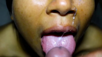 Preview 4 of Bruce Venture Masage - succi&oacute_n de verga deliciosa Susy chupa la verga muy rico