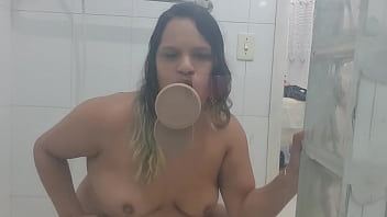Preview 1 of Lesbian Meme Yalama - Comprei um consolo que gruda na parede e estou usando ele pela primeira vez