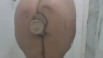 Preview 4 of Lesbian Meme Yalama - Comprei um consolo que gruda na parede e estou usando ele pela primeira vez