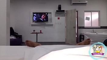 Preview 1 of Julia Ann And Mia Khalifa - Una empleada colombiana es follada mientras la muy puta trabaja.