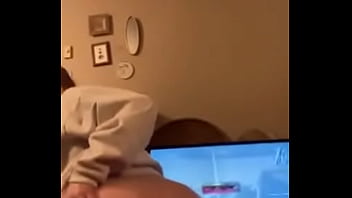 Preview 3 of Japan Fuck Load Of Cum - Rabuda sentando enquanto o cara joga joga play4