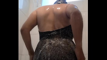 Preview 2 of Hohot Sex - me caliento en la ducha