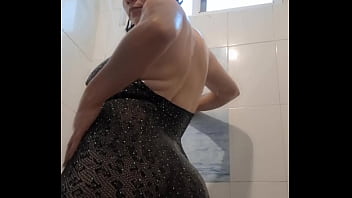 Preview 4 of Hohot Sex - me caliento en la ducha