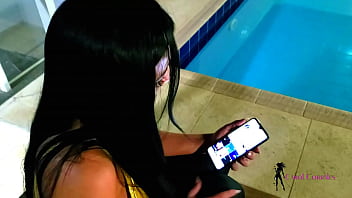 Preview 1 of Massues Gives Handjob - &Aacute_rabe Fodendo Gostoso A Safada Brasileira Carol Corrales! | COMPLETO XRED |
