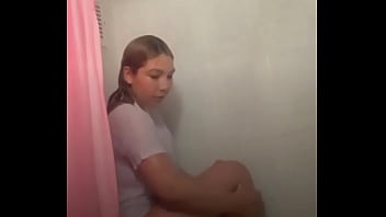 Preview 4 of 8 Men And One Girl - Novinha no Chuveiro Toda Molhadinha