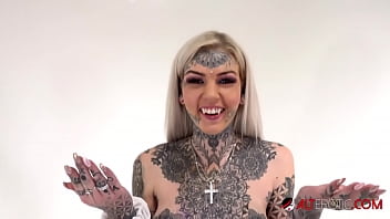 Preview 1 of Sexsy Hari - Tattooed Amber Luke rides the tremor for the first time