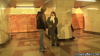 Preview 2 of Salmaankhan Karishma Kapoor Xxx - Huge boobs mature plumper picked up in metro