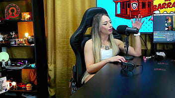 Preview 2 of Dsd Xxx - Ruan pega a Convidada de jeito e deixa a bunda dela toda vermelha batendo forte,  ele ficou de pau duro! - Podcast P&aacute_pum no Barraco! 4K