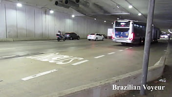 Preview 1 of Xxx Divojo - Milf ficou doidona depois da balada e mostrou a buceta no t&uacute_nel