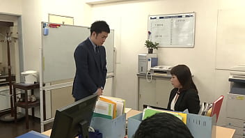 Preview 1 of Leh Gotee Masturbation - おばさん女上司と残業セックス中出しオフィス 清原美沙子