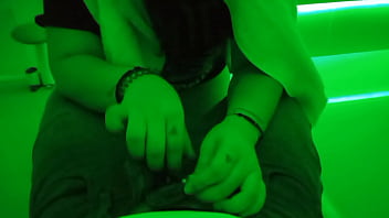 Preview 1 of Sany Amt - La due&ntilde_a de la discoteca me chup&oacute_ mi polla en un cuarto privado,  ella tiene la garganta muy profunda!