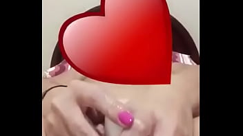 Preview 1 of Mom Hart Son - Brincando sozinha com um pote de creme