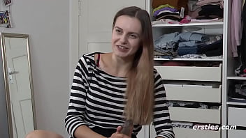 Preview 2 of 2018 Xxx Video Doctor - Germanistikstudentin Lauren reitet gen&uuml_sslich ihren Dildo